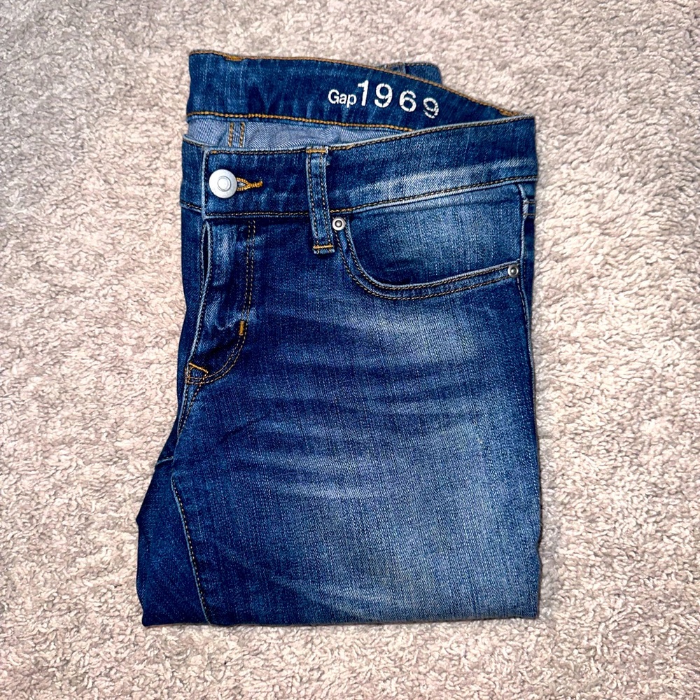 ❌SOLD❌ 
Distressed Gap Jeans 28/6